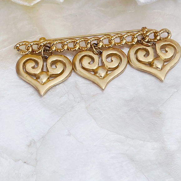 Three Hearts Matte Gold Tone Chain Bar Statement Brooch Dangling Hearts love - Picture 2 of 10